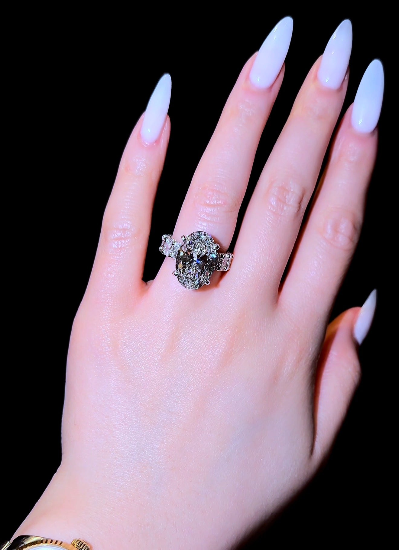 Oval Queen