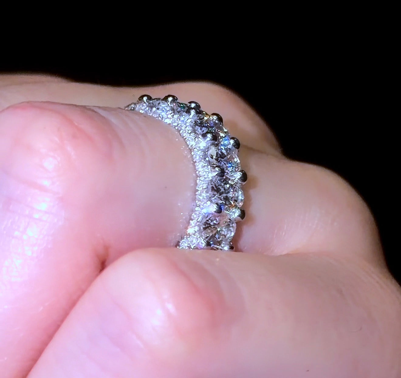 Oval Queen Wedding Band