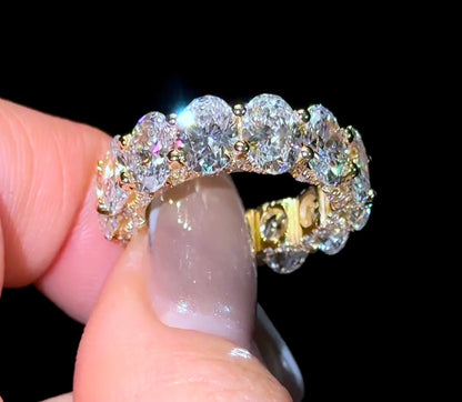 Oval Queen Wedding Band