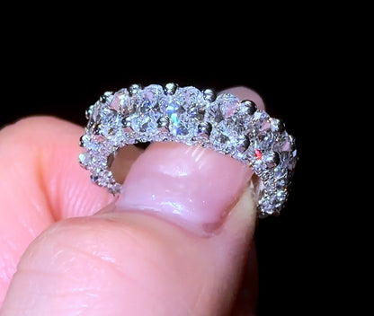 Oval Queen Wedding Band