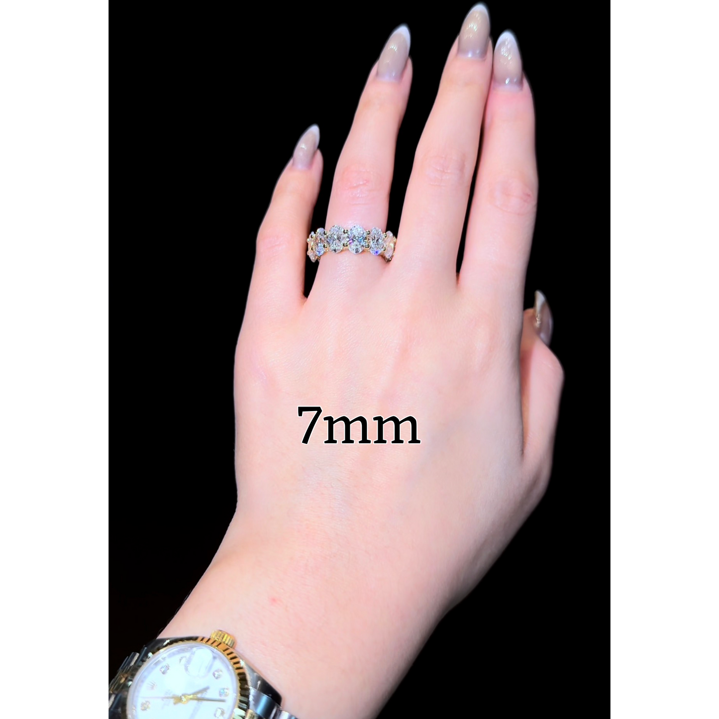 Oval Queen Wedding Band