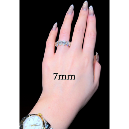 Oval Queen Wedding Band