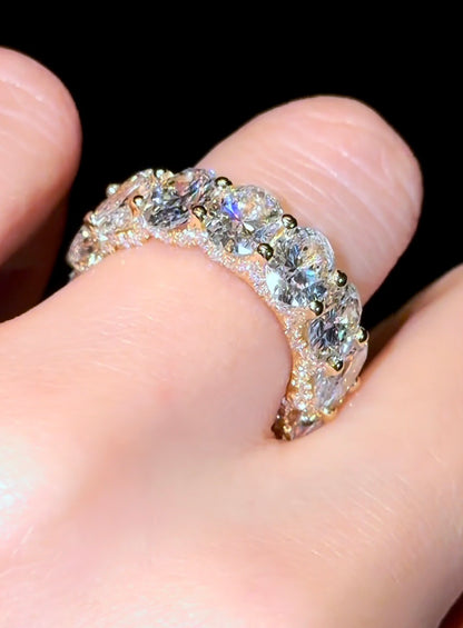 Oval Queen Wedding Band