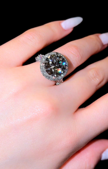 Traditional Round Flower Queen Ring