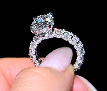 Round Queen Ring