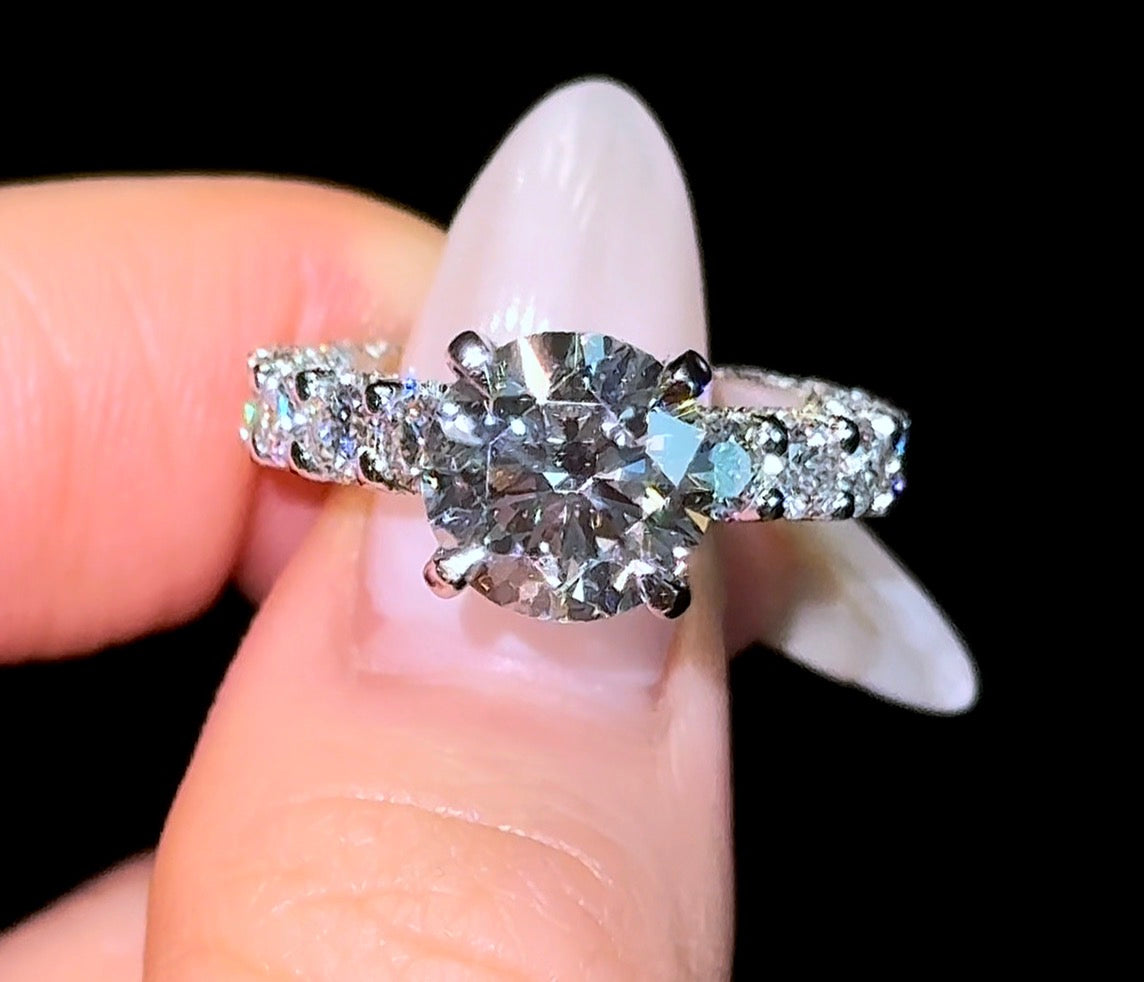 Round Queen Ring