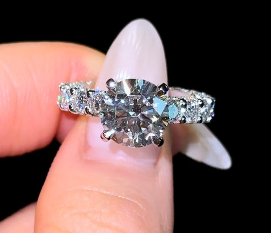 Round Queen Ring