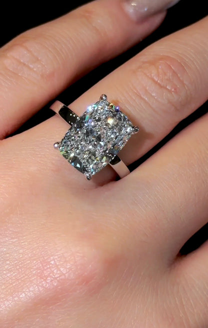 Cushion w/ Pavé Prongs