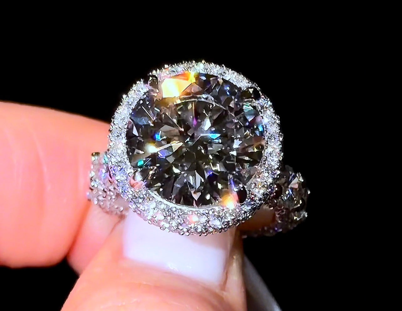 Traditional Round Flower Queen Ring