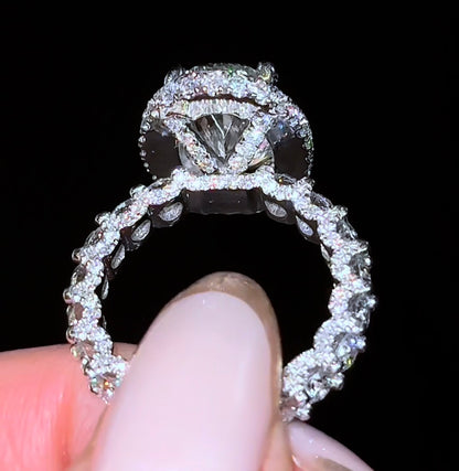 Traditional Oval Heiress