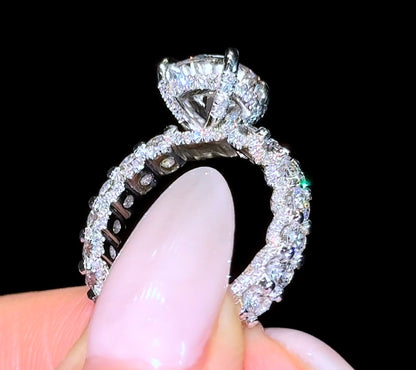 Round Queen Ring