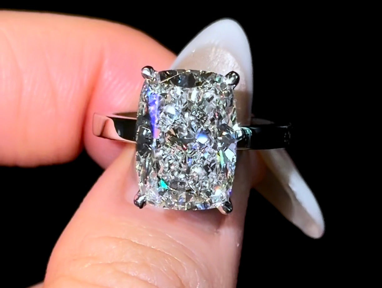 Cushion w/ Pavé Prongs