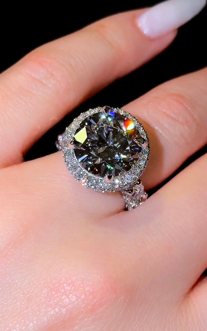 Traditional Round Flower Queen Ring