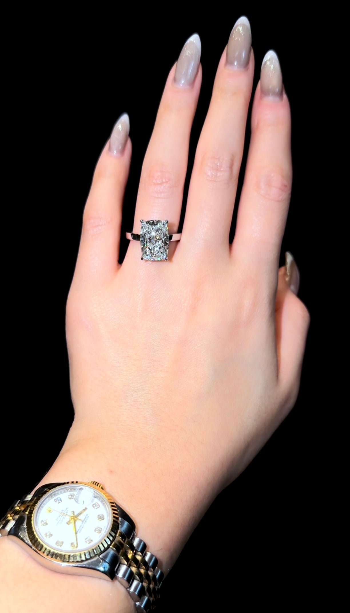 Cushion w/ Pavé Prongs