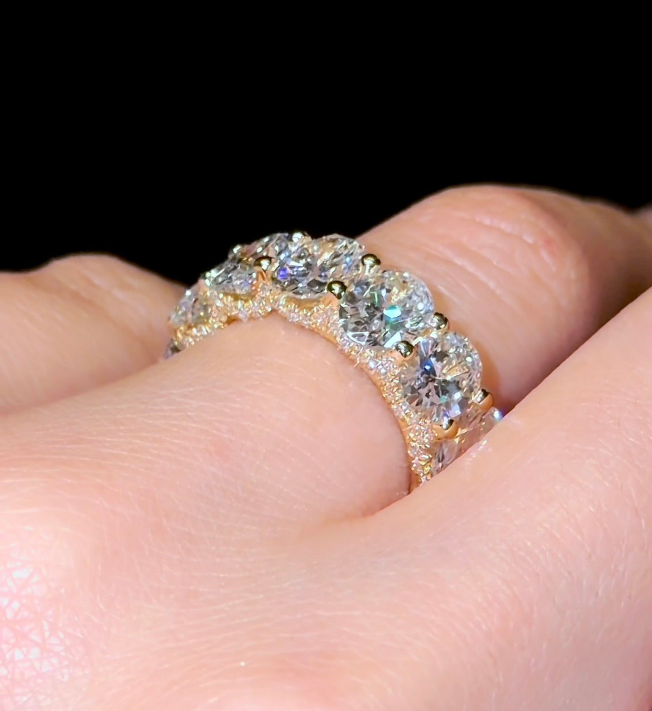 Oval Queen Wedding Band