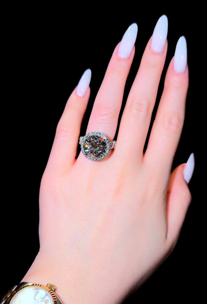 Traditional Round Flower Queen Ring