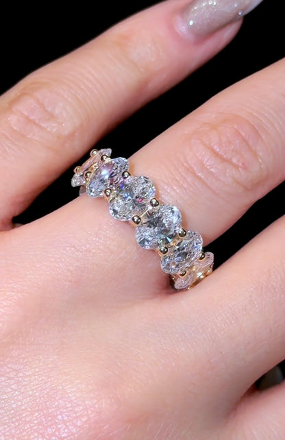 Oval Queen Wedding Band