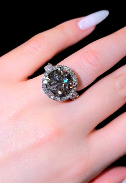 Traditional Round Flower Queen Ring
