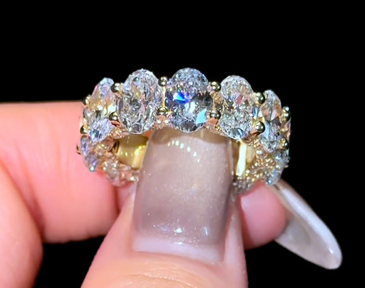 Oval Queen Wedding Band