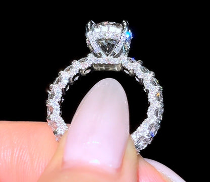 Round Queen Ring