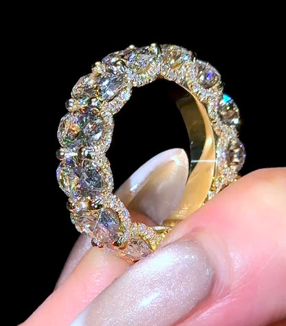 Oval Queen Wedding Band