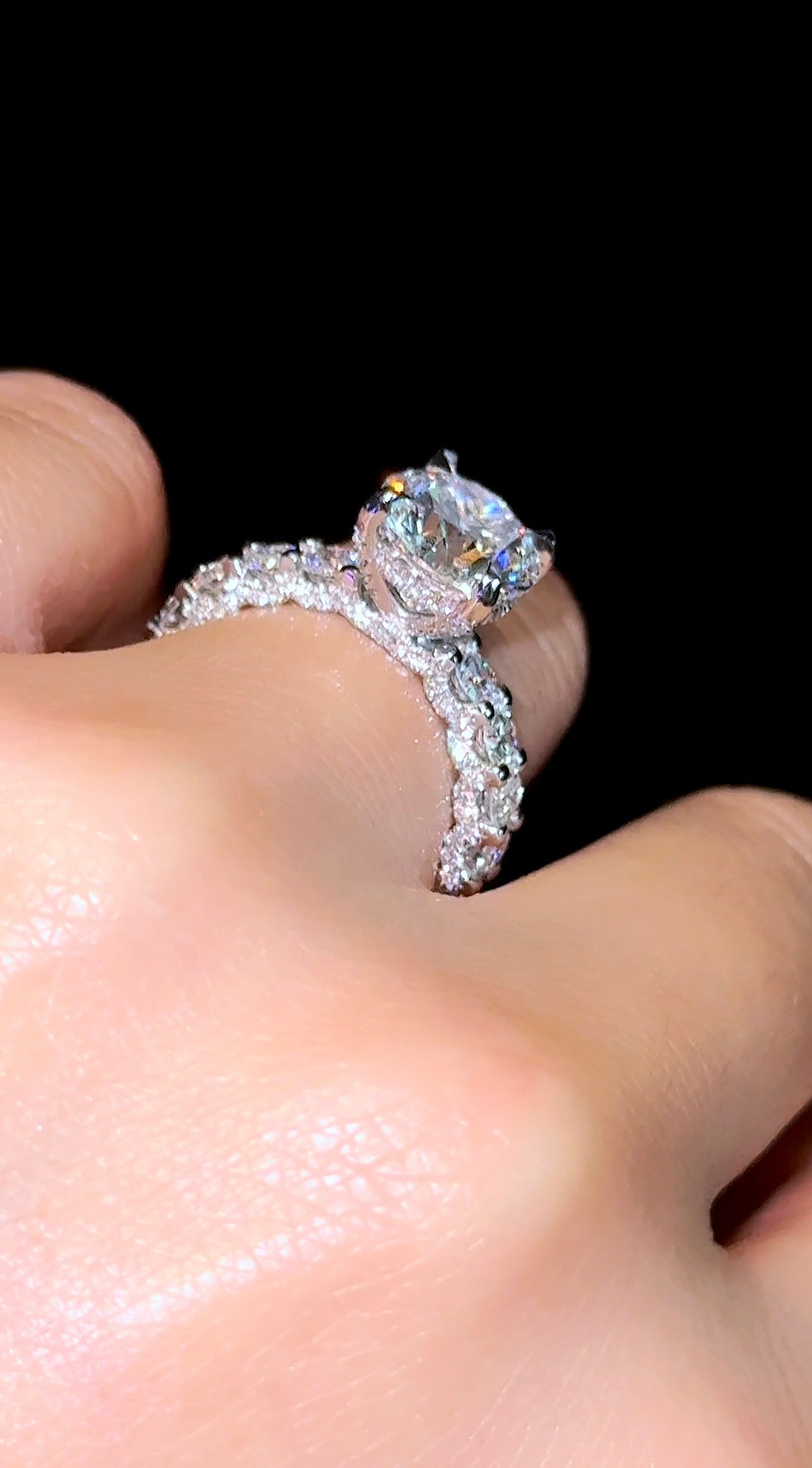 Round Queen Ring