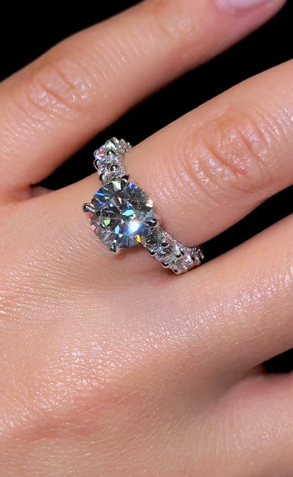 Round Queen Ring