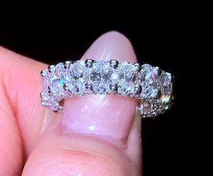 Oval Queen Wedding Band