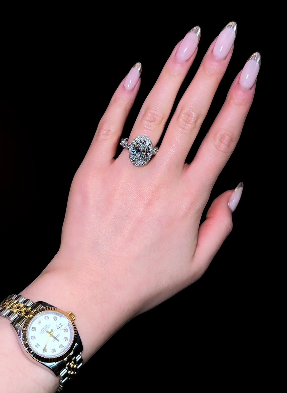 Traditional Oval Heiress