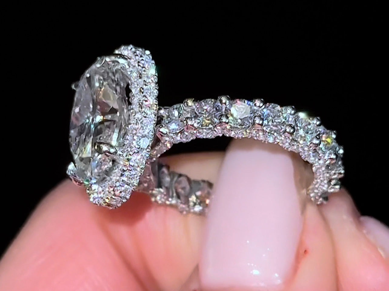 Traditional Oval Heiress