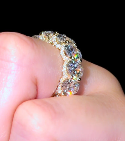 Oval Queen Wedding Band