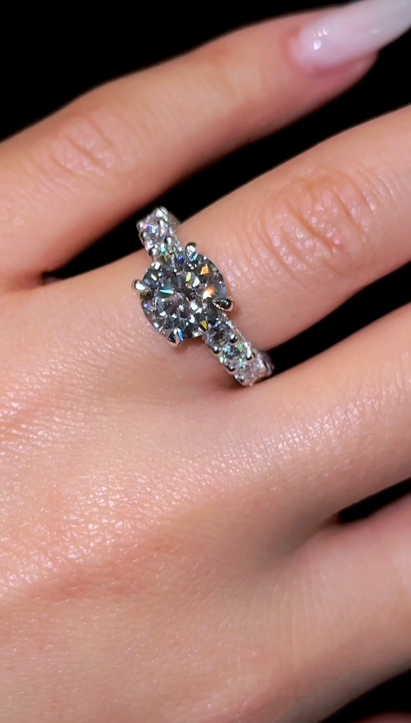 Round Queen Ring