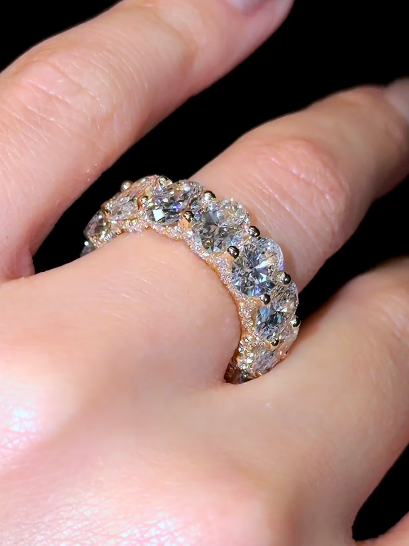 Oval Queen Wedding Band