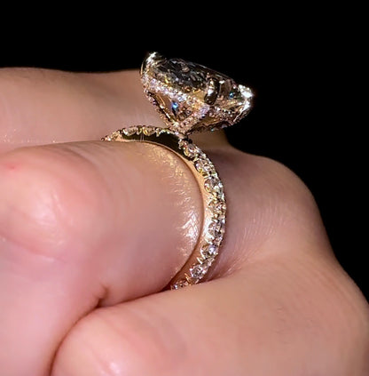 Oval Pavé Everything