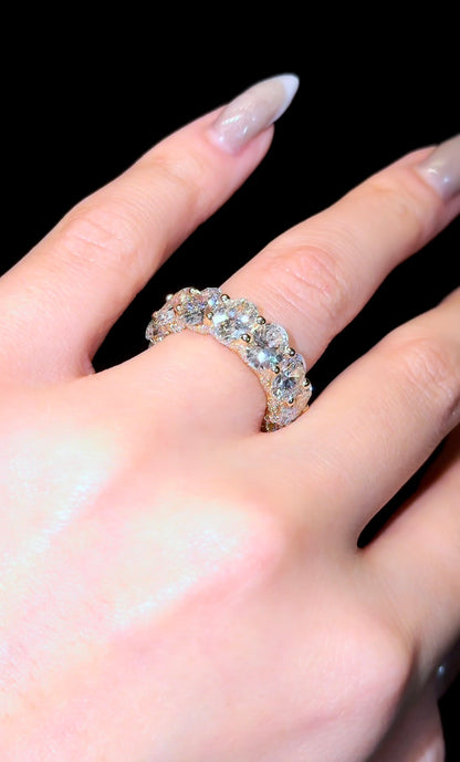 Oval Queen Wedding Band