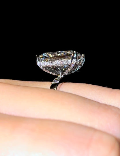 Cushion w/ Pavé Prongs