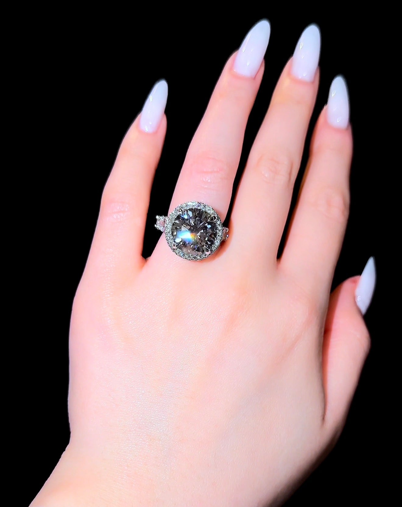 Traditional Round Flower Queen Ring