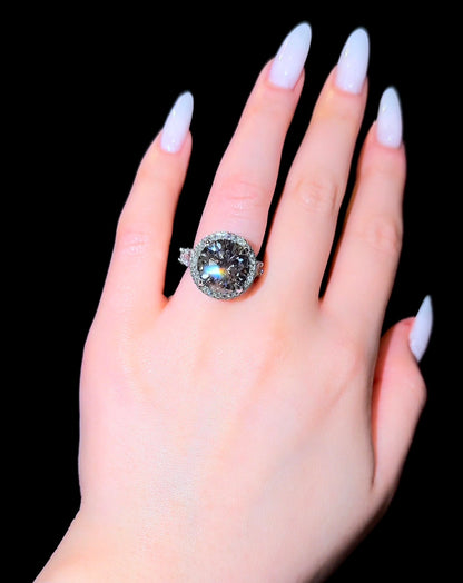 Traditional Round Flower Queen Ring