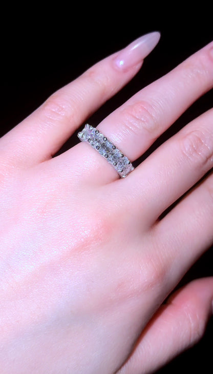 Oval Queen Wedding Band