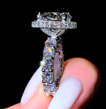 Traditional Round Flower Queen Ring