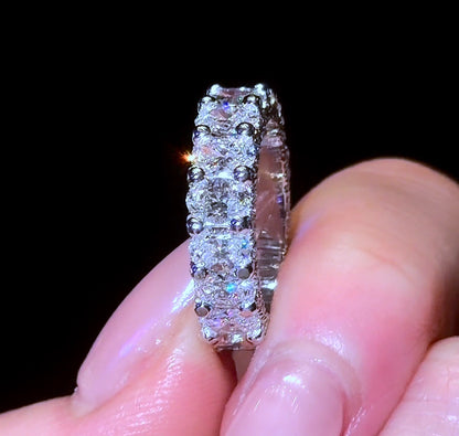 Oval Queen Wedding Band