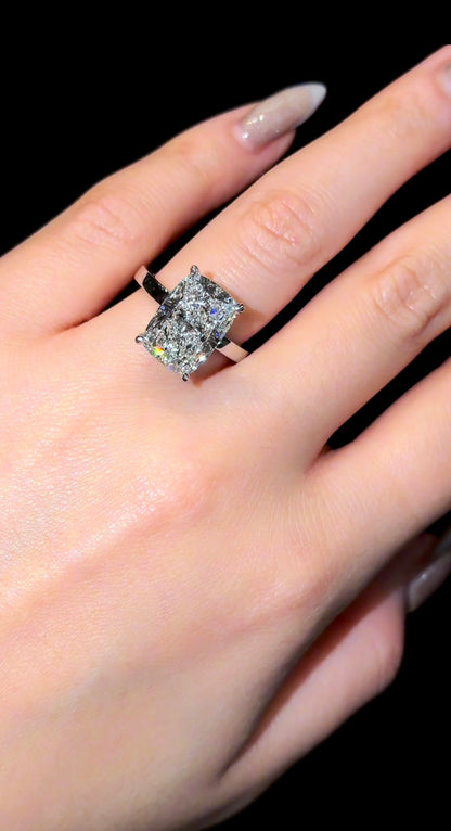 Cushion w/ Pavé Prongs