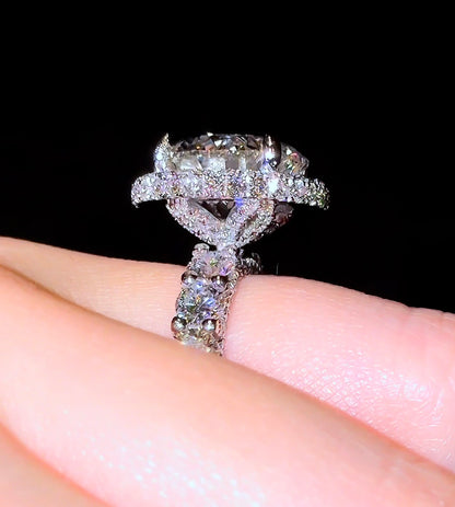 Traditional Round Flower Queen Ring