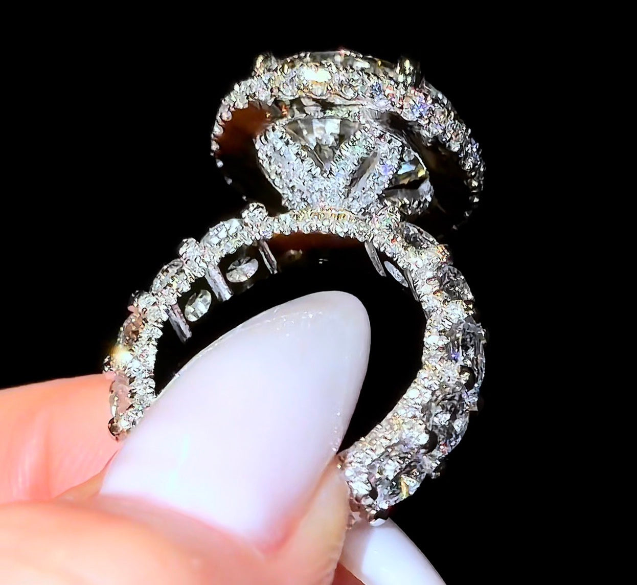Traditional Round Flower Queen Ring