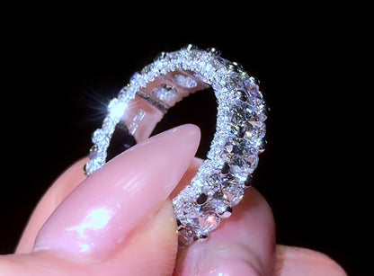 Oval Queen Wedding Band