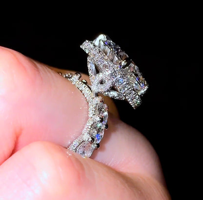 Traditional Round Flower Queen Ring