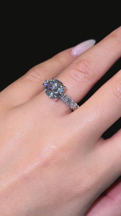 Round Queen Ring