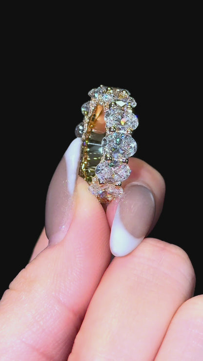 Oval Queen Wedding Band